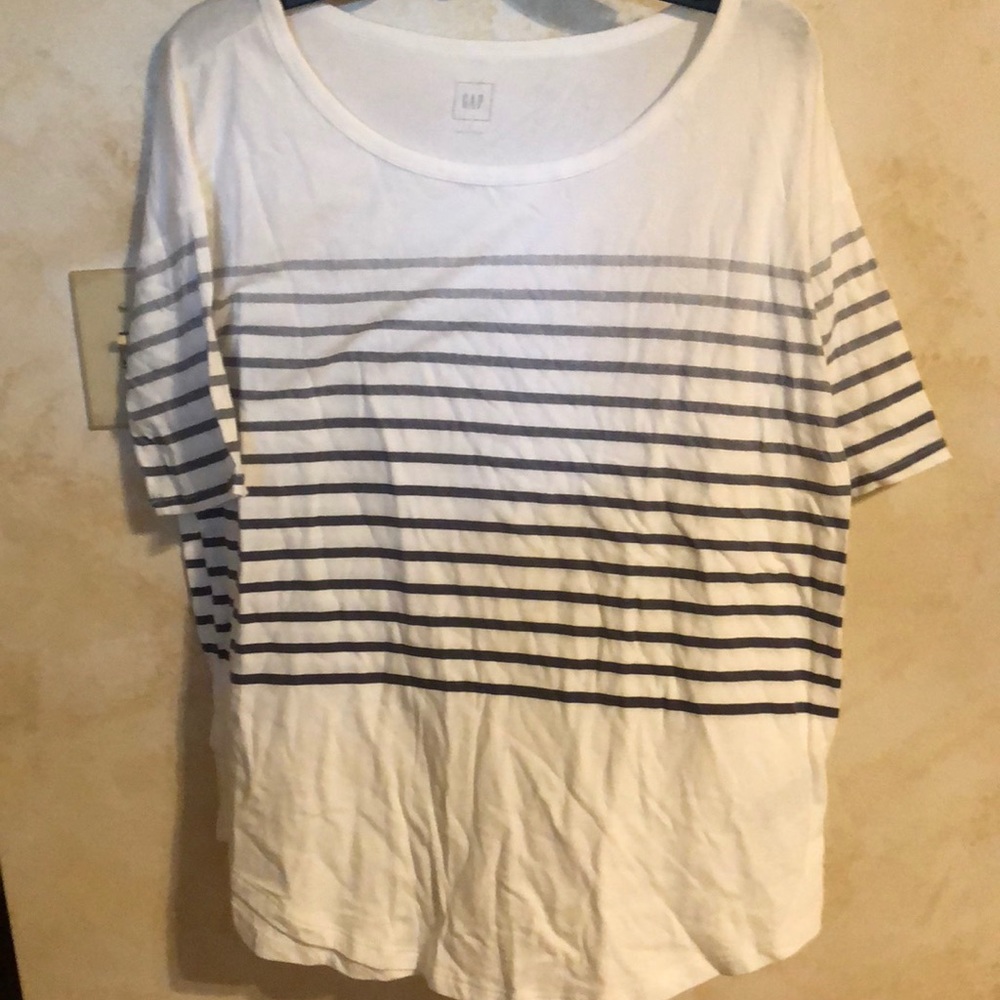 NWT gap tee